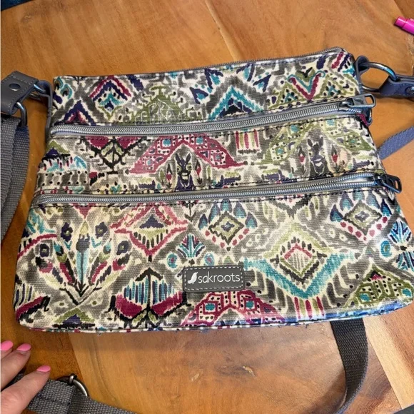 Sakroots Artist Circle Boho Chic Flat Crossbody: Like New - Picture 14 of 14